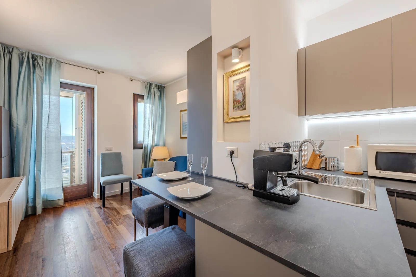 Via Piandilucco 7, Genova — cucina e zona pranzo