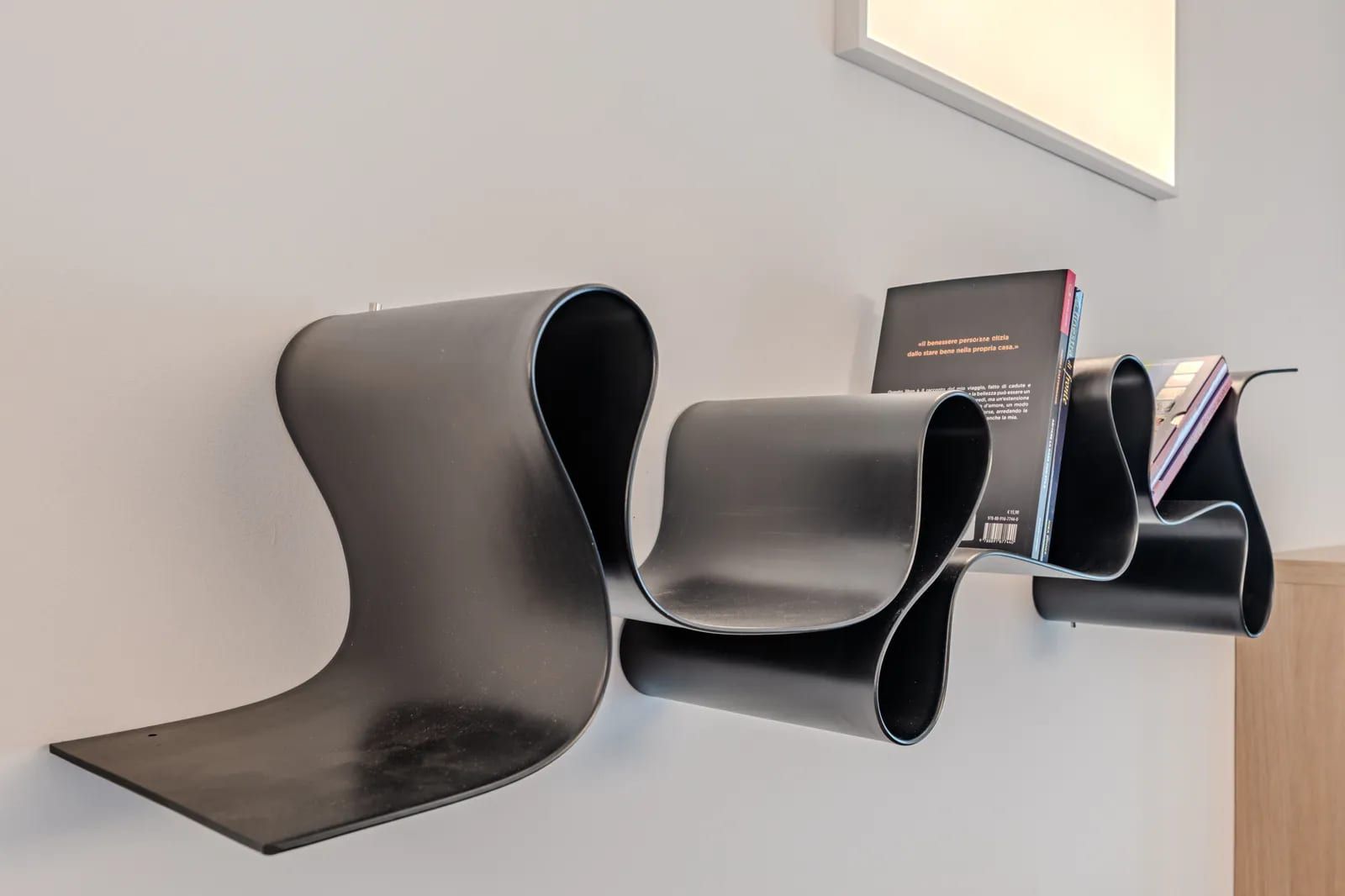 Via Piandilucco 7, Genova — libreria di design, dettaglio