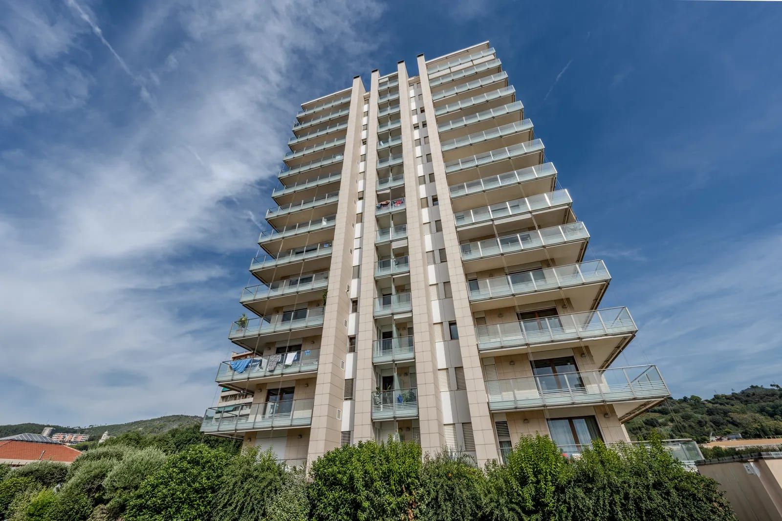 Via Piandilucco 7, Genova — Torre Elah vista dall'esterno
