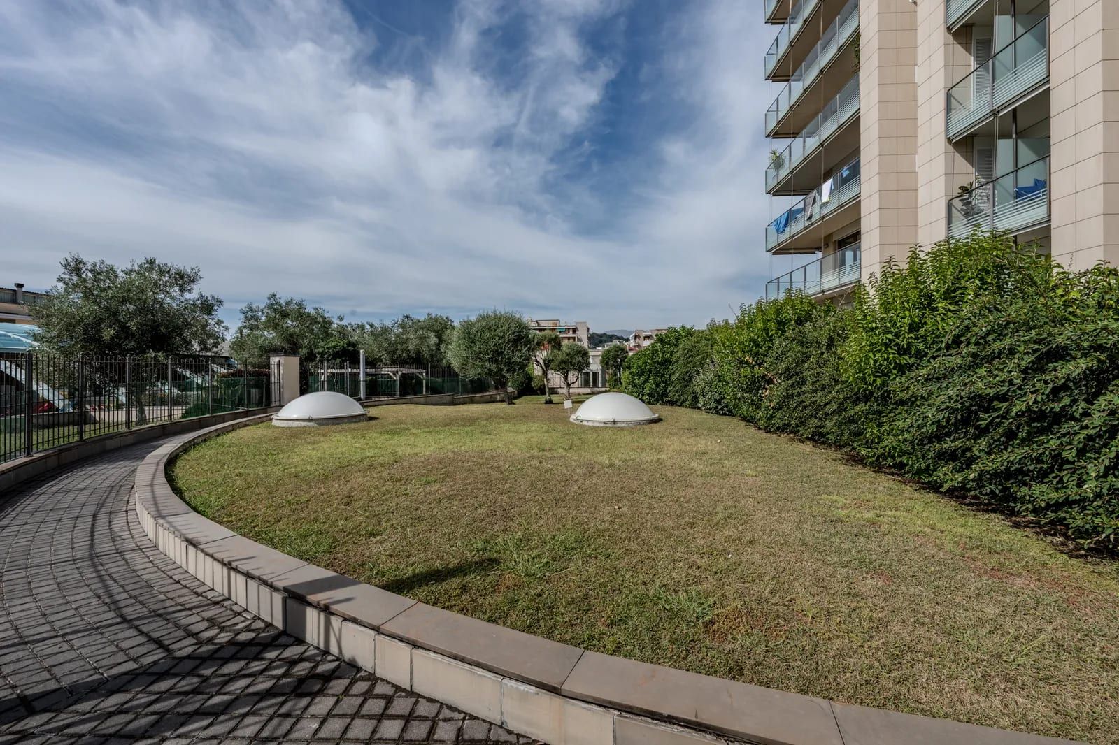 Via Piandilucco 7, Genova — giardino pensile del complesso