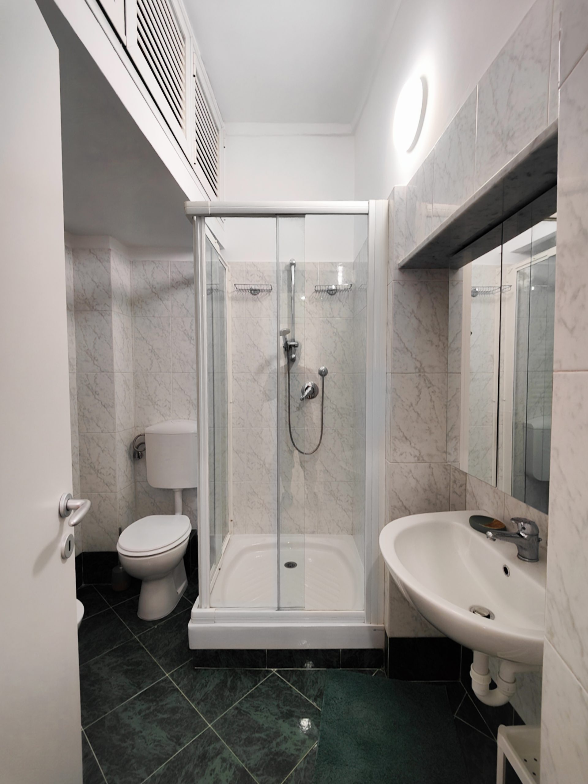 Bagno con doccia
