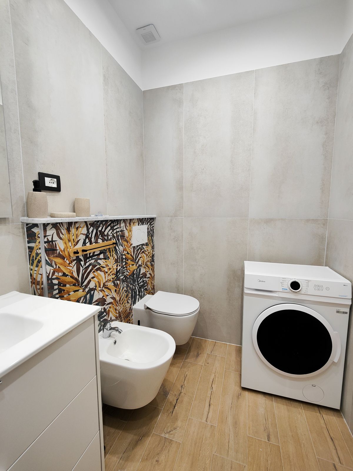 Bagno con lavatrice – foresteria Sampierdarena