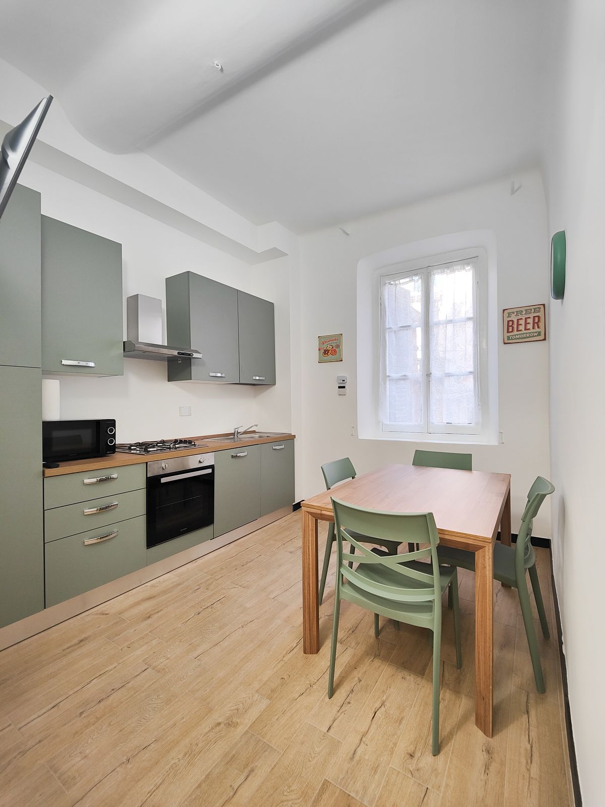 Cucina abitabile con zona pranzo – foresteria Sampierdarena, Genova