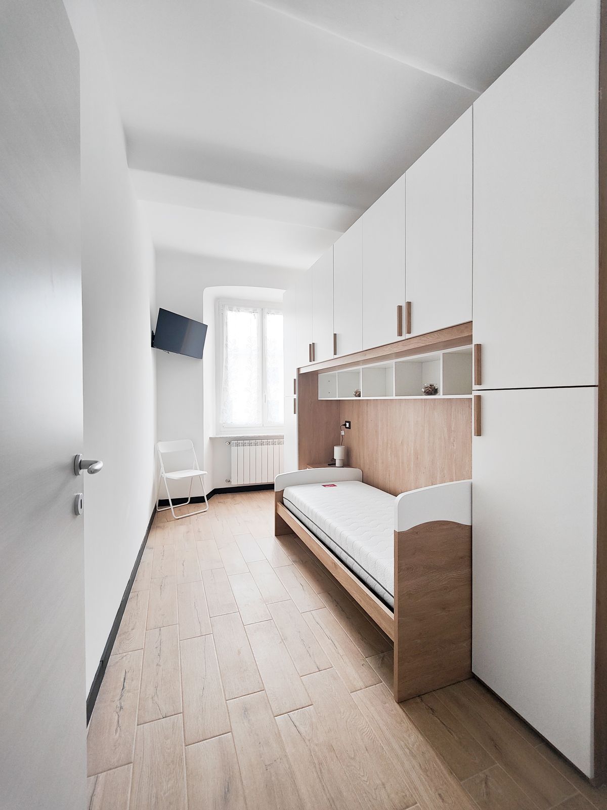 Camera con letto singolo, lato finestra – foresteria Sampierdarena, Genova
